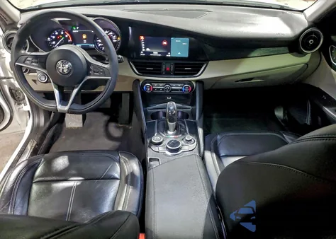 2019 Alfa Romeo Giulia z USA, uszkodzony, nr VIN ZARFANAN9K7619887